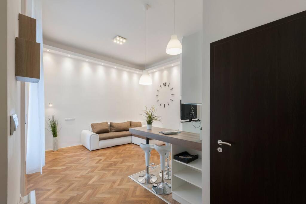Szent Istvan Ter 4 Next To Basilica A 1 Bedroom Budapest Eksteriør billede