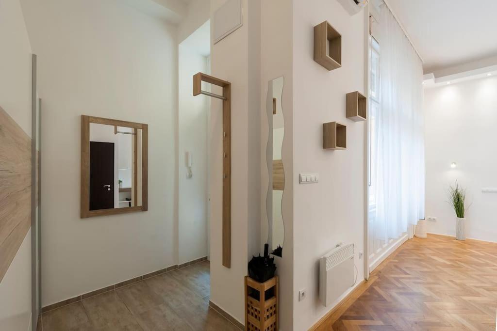 Szent Istvan Ter 4 Next To Basilica A 1 Bedroom Budapest Eksteriør billede
