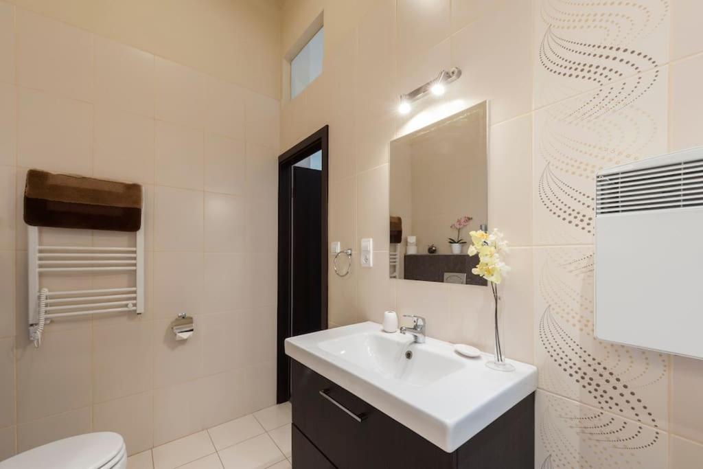 Szent Istvan Ter 4 Next To Basilica A 1 Bedroom Budapest Eksteriør billede