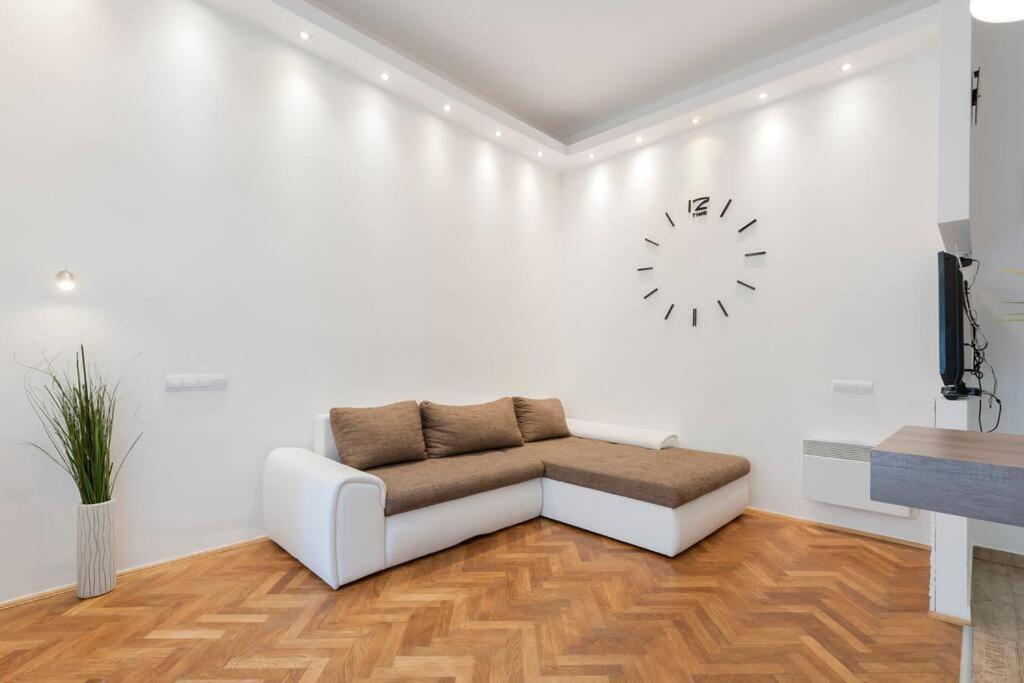 Szent Istvan Ter 4 Next To Basilica A 1 Bedroom Budapest Eksteriør billede