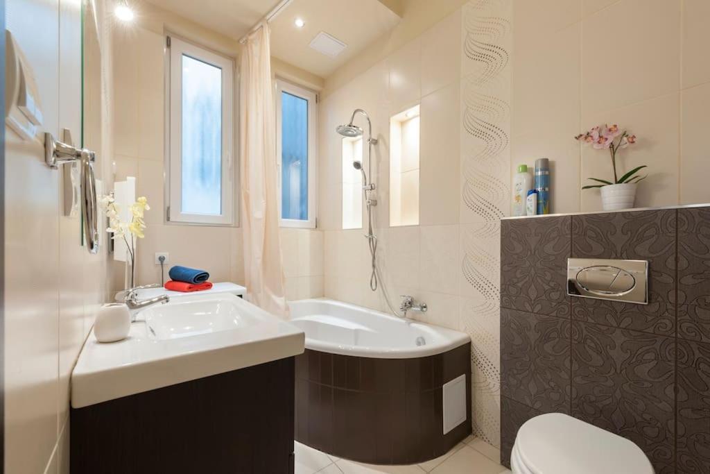 Szent Istvan Ter 4 Next To Basilica A 1 Bedroom Budapest Eksteriør billede