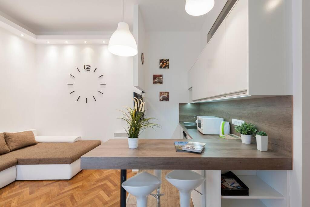 Szent Istvan Ter 4 Next To Basilica A 1 Bedroom Budapest Eksteriør billede